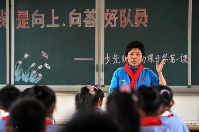 而央视春晚开播前唯一的60s广告位历年来都是;兵家必争之地，此番也被《捉妖记2》收入囊中，这也是国产电影在此广告位中的首次亮相，一段充满团圆氛围的预告将让全国观众提前感受到年味